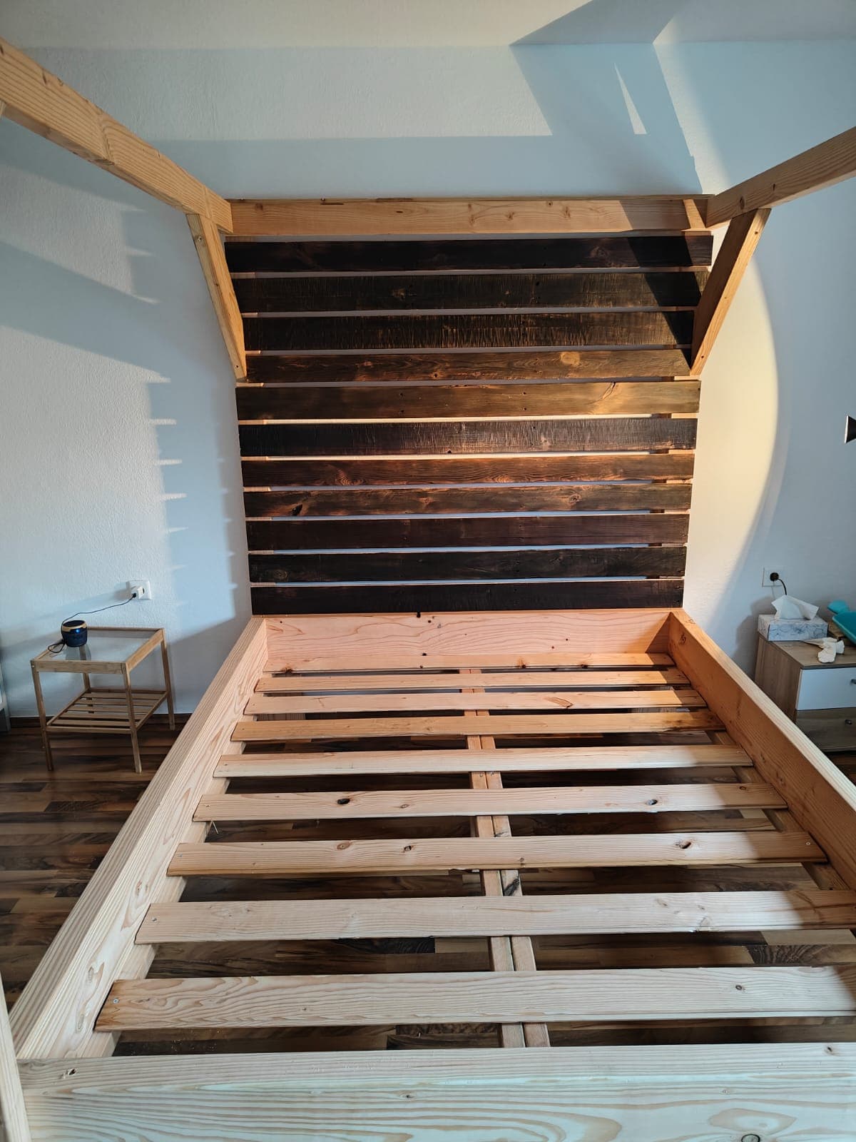 Vrijstaand frame in Douglas hout